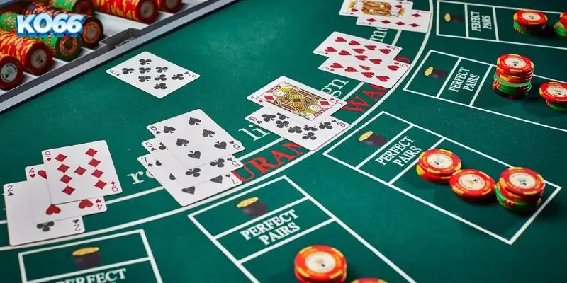 Chiến Thuật Blackjack Thắng Lớn KO66: Ma Trận Xác Suất Và Quản Trị Vốn 3 Biểu đồ phân tích tỷ lệ quắc bài dựa trên tổng điểm số hiện có của người chơi.