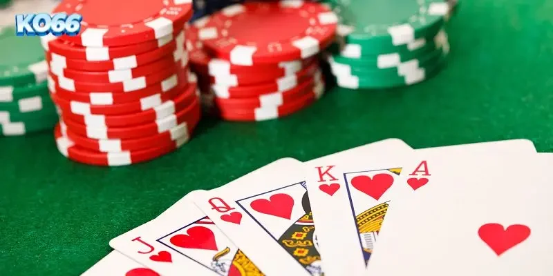 Poker Texas Hold'em KO66 – Chiến Thuật Bàn Cược & Kinh Nghiệm Tối Ưu Lợi Nhuận 2 Minh họa giao diện Poker Texas Hold'em KO66 chuẩn quốc tế với các vị trí ghế ngồi và tùy chọn cược rõ ràng.